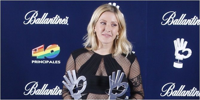 Mendadak Foto Pakai Bra Tipis, Ellie Goulding Ikuti Jejak Kim K?