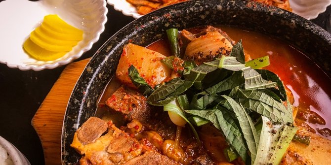 Mengenal Gamjatang, Sup ala Korea yang Populer dalam Drakor 'DALI AND COCKY PRINCE'