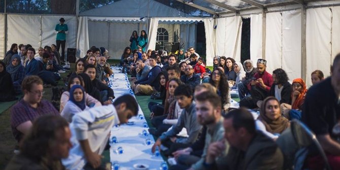 Mengenal Ramadan Tent Project, Ajak Muslim London Buka Puasa Bareng di Tenda