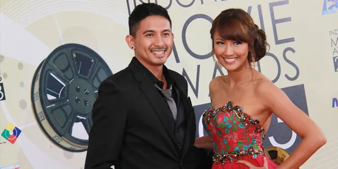 Menuju Lokasi Pemberkatan, Ryan Delon Ditemani Anjing