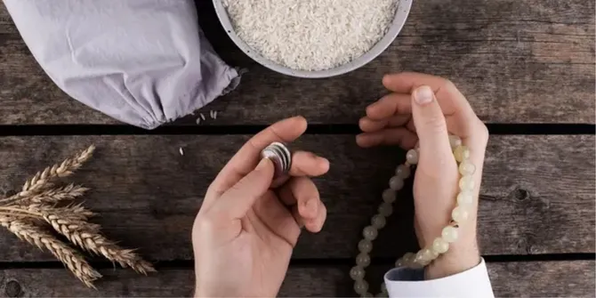 Menunaikan Zakat Fitrah untuk Orang Miskin, Apa Kata Gus Baha?