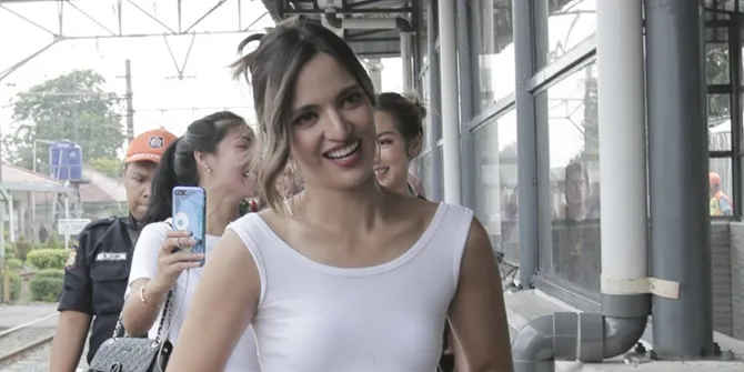 Meski Bukan dari Keluarga Kaya, Tapi Nia Ramadhani Pede Masuk Keluarga Bakrie