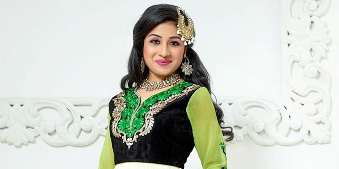 Mesra! Ke Indonesia Paridhi Sharma Ditemani Sang Suami Tercinta