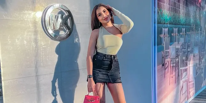 Millen Cyrus Pamer Cincin Berlian di Jari Manis, Sudah Resmi Tunangan?