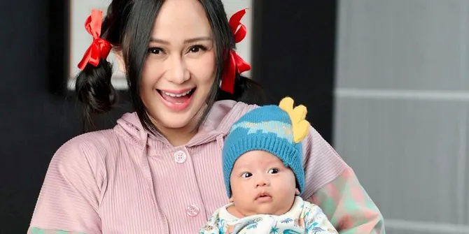 Momen Denise Chariesta Momong Baby Jaden Bowen, Berjuang Demi Hidup Anak yang Layak