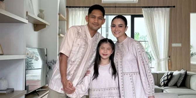 Momen Hangat Ibnu Jamil Dampingi Anak Ambil Rapot, Ririn Ekawati: Semoga Langkahmu Dipermudah!