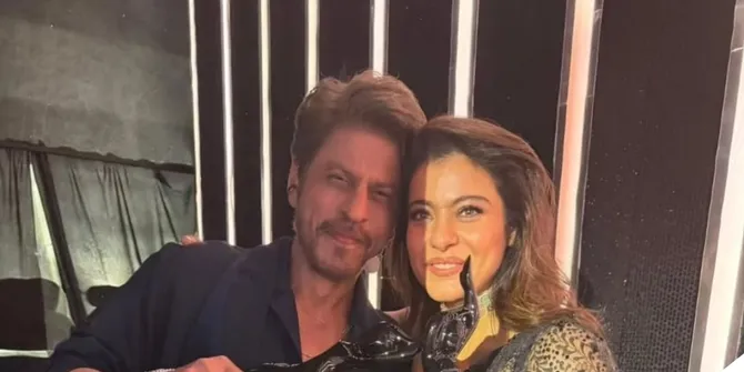 Momen Shah Rukh Khan dan Kajol Reuni Jadi Rahul dan Anjali Setelah 20 Tahun, Bikin Nostalgia