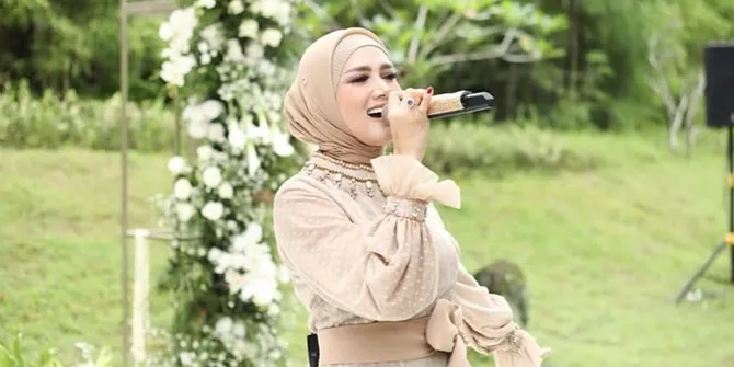 Mulan Jameela Tetap Aktif Hadiri Meeting di Tengah Pandemi Covid-19, Netizen Salah Fokus ke Bajunya