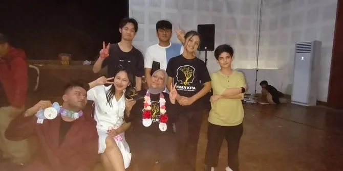 MVBT Entertainment Guncang Panggung Monolog, Mak Vera Bangga Para Artis Muda Tampil Percaya Diri