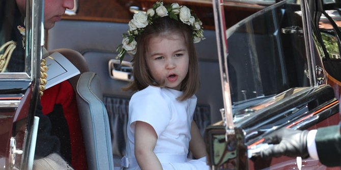Ngambek, Princess Charlotte Nangis di Pelukan Kate Middleton