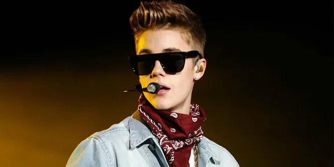 Ngamuk, Justin Bieber Serang Paparazzi