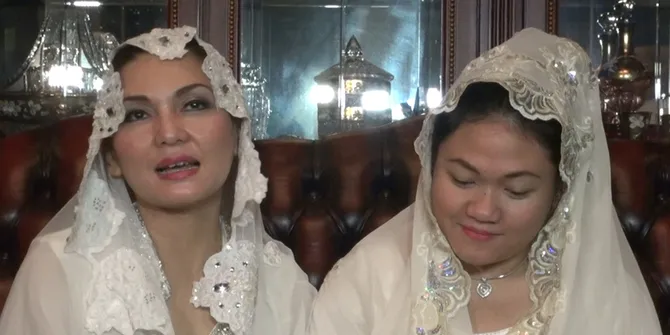 Nia Daniati Perdalam Niatan Untuk Berhijab Lewat Fashion Show
