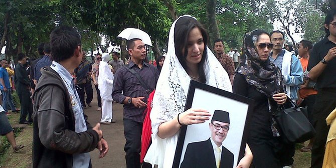 Nia Ramadhani: Semoga Papa Masuk Surga - KapanLagi.com