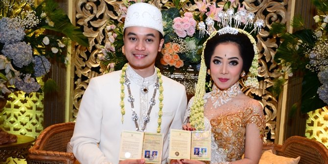  Nikah Dengah Adat Sunda Karina Salim Hadirkan Saweran 