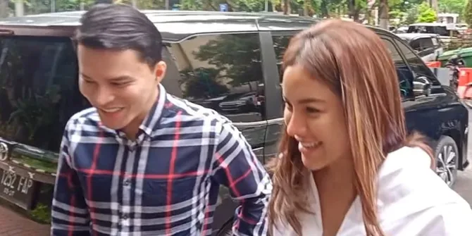 Nikita Mirzani dan Dokter Oky Pratama Datangi Polda Metro Jaya Terkait Dugaan Pemerasan, Tak Beri Banyak Keterangan