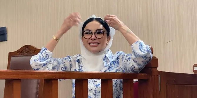 Nikita Mirzani Minta Dibebaskan, Sebut Semua Tuntutan Jaksa Penuh Rekayasa & Kebohongan