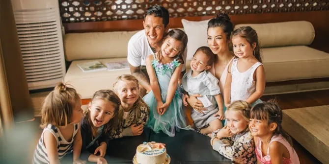 Nuansa Mermaid Dalam Pesta Ultah Kiyomi Putri Jennifer Bachdim