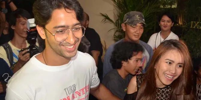 Nyanyi Lagu India, Ayu Ting Ting Kangen ke Shaheer Sheikh