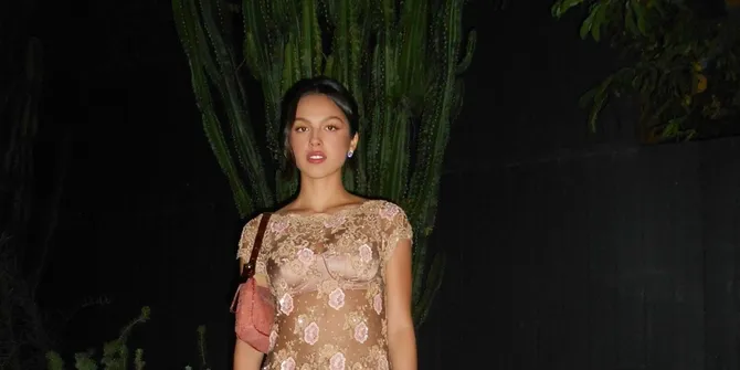 Olivia Rodrigo RIlis MV Cover The Book of Love, Direkam Anak-anak di Wilayah Konflik