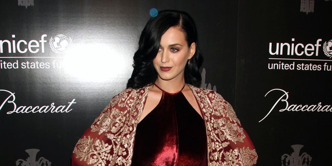 Pakai Cincin  Katy  Perry  dan John Mayer Telah Bertunangan 