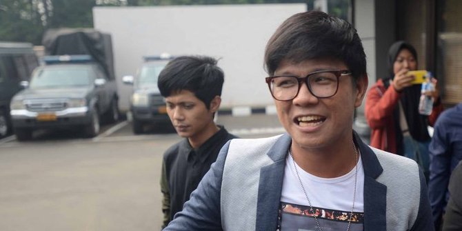 Pamer Foto Pramugari Cantik, Inikah Pacar Baru Andika Kangen Band