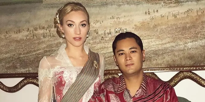 Penampilan Gagah Panji Trihatmodjo di Acara Akad Nikah Dengan Varsha Strauss Penampilan Gagah Panji Trihatmodjo di Acara Akad Nikah Dengan Varsha Strauss