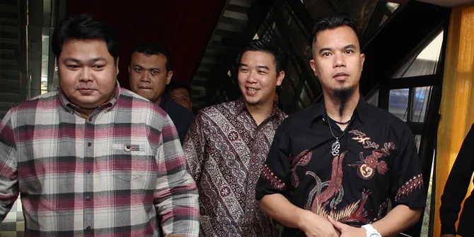 Pengacara Ahmad Dhani Sebut Polisi Harus Tangkap Farhat!