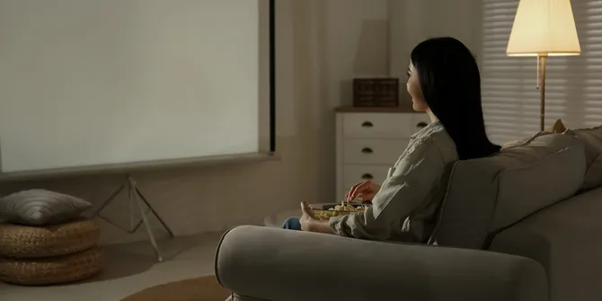 Pengen Suasana Bioskop di Rumah? Proyektor Mini Ini Wajib Masuk Wishlist!