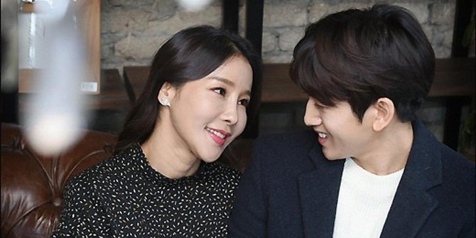 Penyanyi Korea Mina Nikahi Kekasihnya Yang 17 Tahun Lebih 
