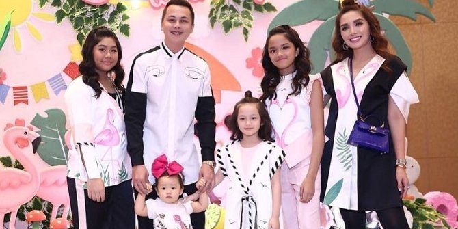 Pesta Ultah Anak Bungsu Ussy - Andhika Pratama, Didominasi Warna Pink