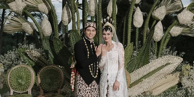 Perbedaan Nyata Pernikahan Luna Maya dengan Warga, Mulai dari Undangan hingga Hiburan - Gelar Tenda Sampai Tutup Jalan