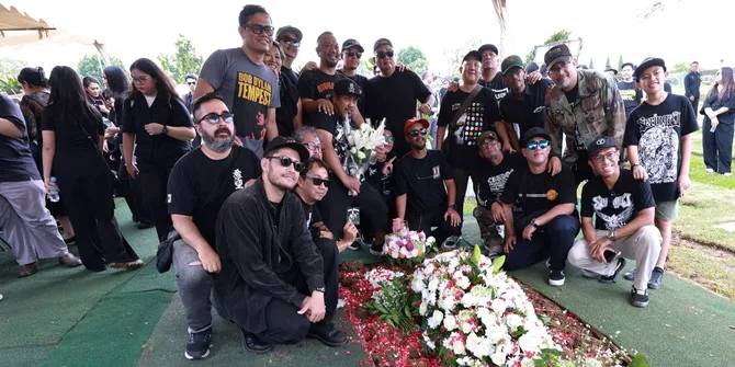 Permintaan Ricky Siahaan 10 Tahun Terpenuhi, Lagu The Smashing Pumpkins Iringi Pemakamannya