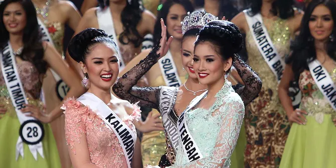 Picu Pertikaian, Puteri Indonesia 2015 Hapus Foto Kaos Palu Arit