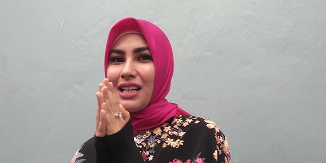 Postingan Tentang Niqab Tuai Pro Kontra, Kartika Putri Minta Maaf