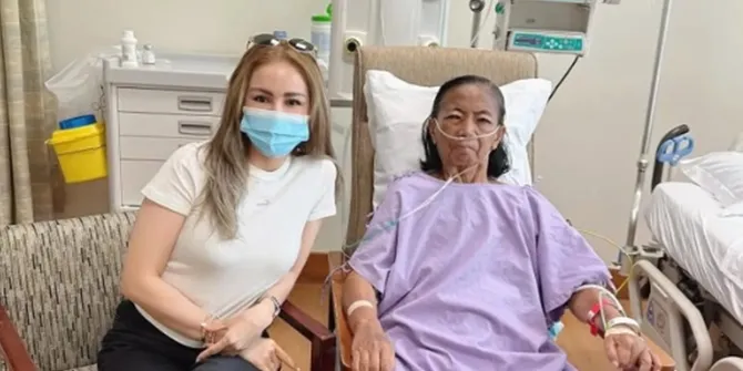 Potret Kenangan Momo Geisha Setia Merawat Mendiang Ibunya, Kini Ikhlas Melepaskan