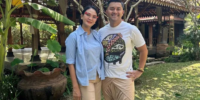 Potret Pasangan Artis yang Adem Ayem Jauh dari Gosip Miring, Lengket Terus hingga Menua Bersama