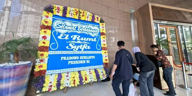 Prabowo Subianto Kirim Karangan Bunga Untuk Pernikahan El Rumi dan Syifa Hadju
