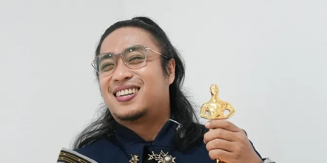 Praz Teguh Cover Lagu Idgitaf 'Sedia Aku Sebelum Hujan' Versi Rock, Bukti Artis Multi Talenta