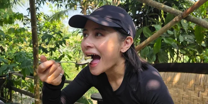 Prilly Latuconsina Ngebolang di Kulon Progo, Bikin Kopi hingga Naik Flying Fox