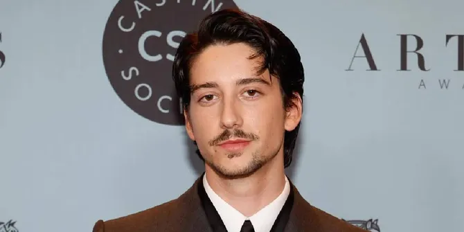 Profil Milo Manheim Sebagai Flynn Rider di Live Action TANGLED, Intip Latar Belakangnya