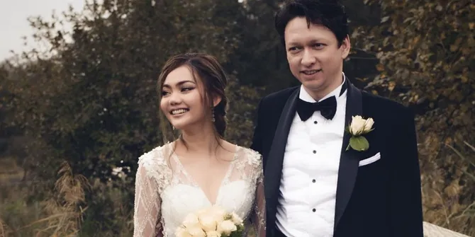 Prosesi Nikah Rina Nose Akhirnya Terkuak, Pakai Ijab Kabul - Minum Champagne Halal