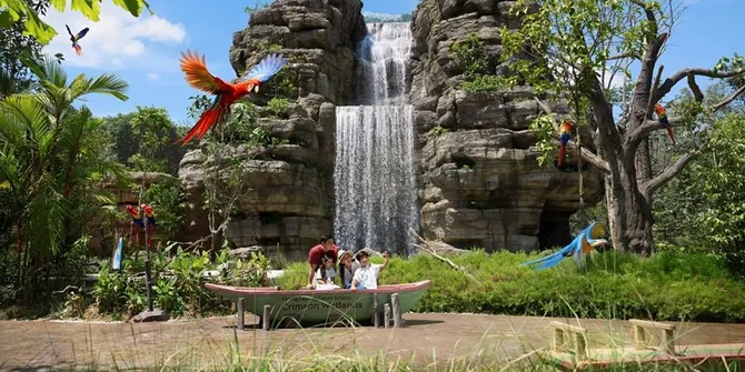 Quality Time Sekaligus Belajar Alam di Bird Paradise, Aviari Terbesar di Asia!