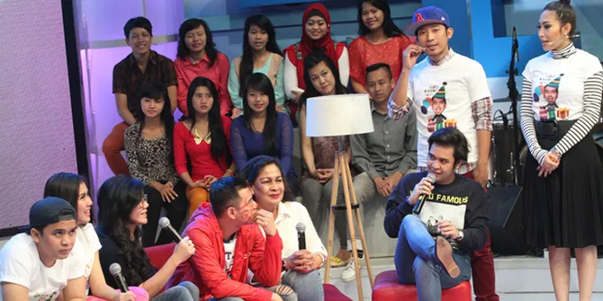 Raffi Ahmad Dapat Hadiah Ciuman Ultah Dari Ibunda 
