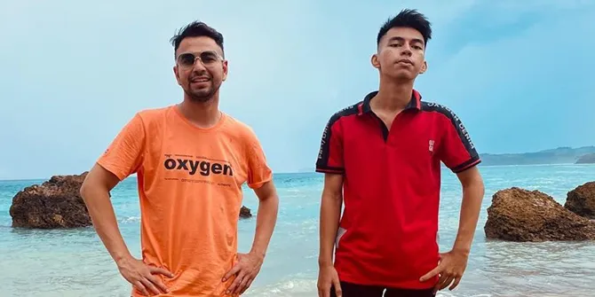 Raffi Ahmad Pajang Foto Bareng Penjual Bakso yang Disebut Kembarannya, Mirip Nggak?