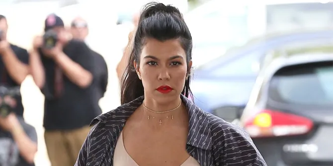 Rayakan Hari Ibu, Kourtney Kardashian Pamer Foto Bugil di IG