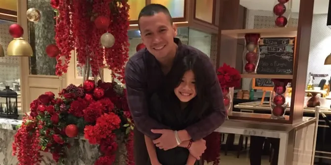 Rayakan Natal Bersama Keluarga, Samuel Rizal Ceritakan Keseruan Tradisi Tukar Kado