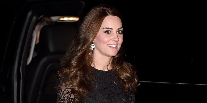 Rayakan Natal, Kate Middleton Unjuk Kecantikan Sempurna