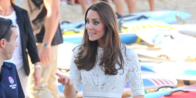 Replika Cincin Tunangan Kate Middleton  Beredar Luas di 