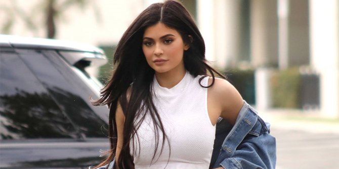 Kylie Jenner Usia [ 335 x 670 Pixel ]