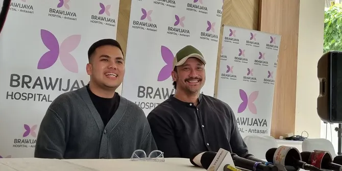 Resmi Jadi Kakek, Cucu Pertama Tora Sudiro Masih Kecil Udah Jadi 'Pejabat'